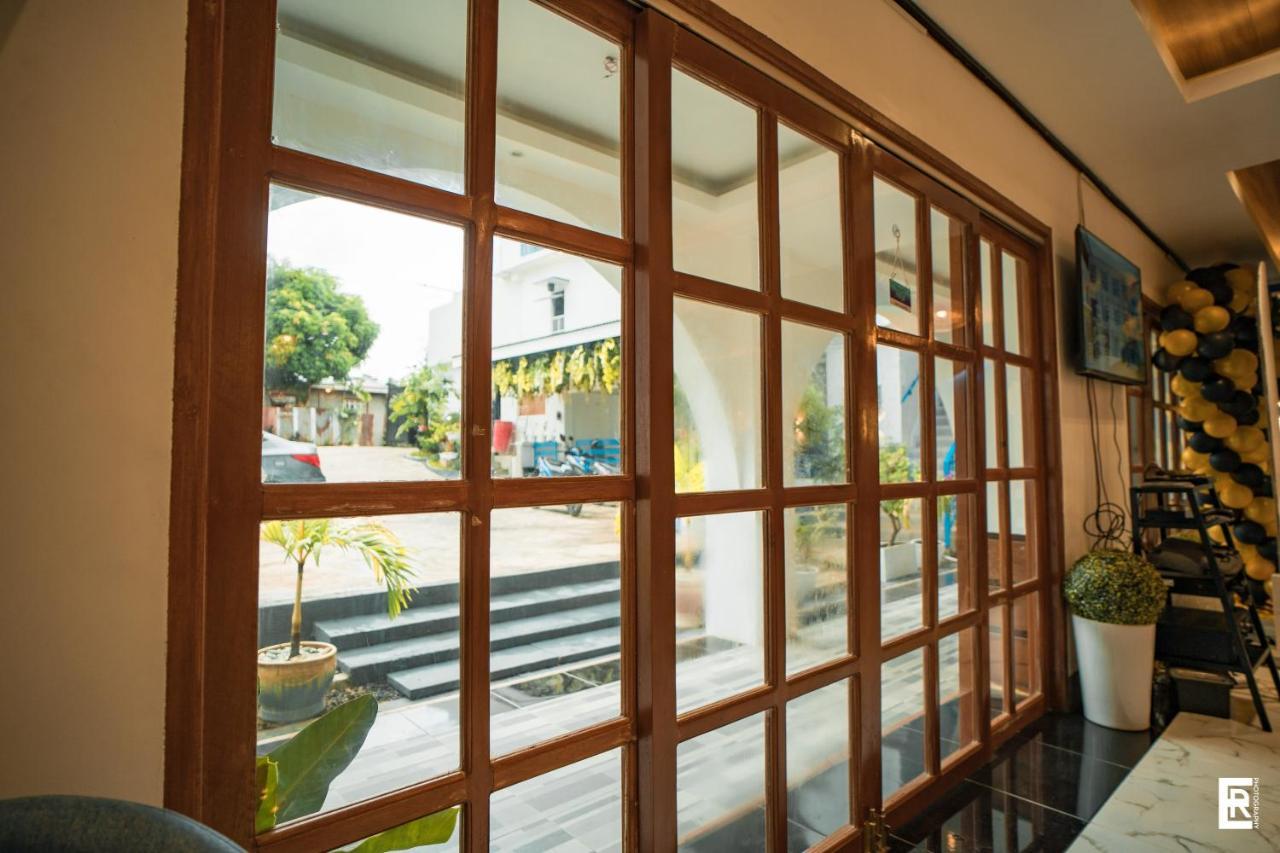 Bernese Resort Hotel Powered By Cocotel Ligao Exterior foto