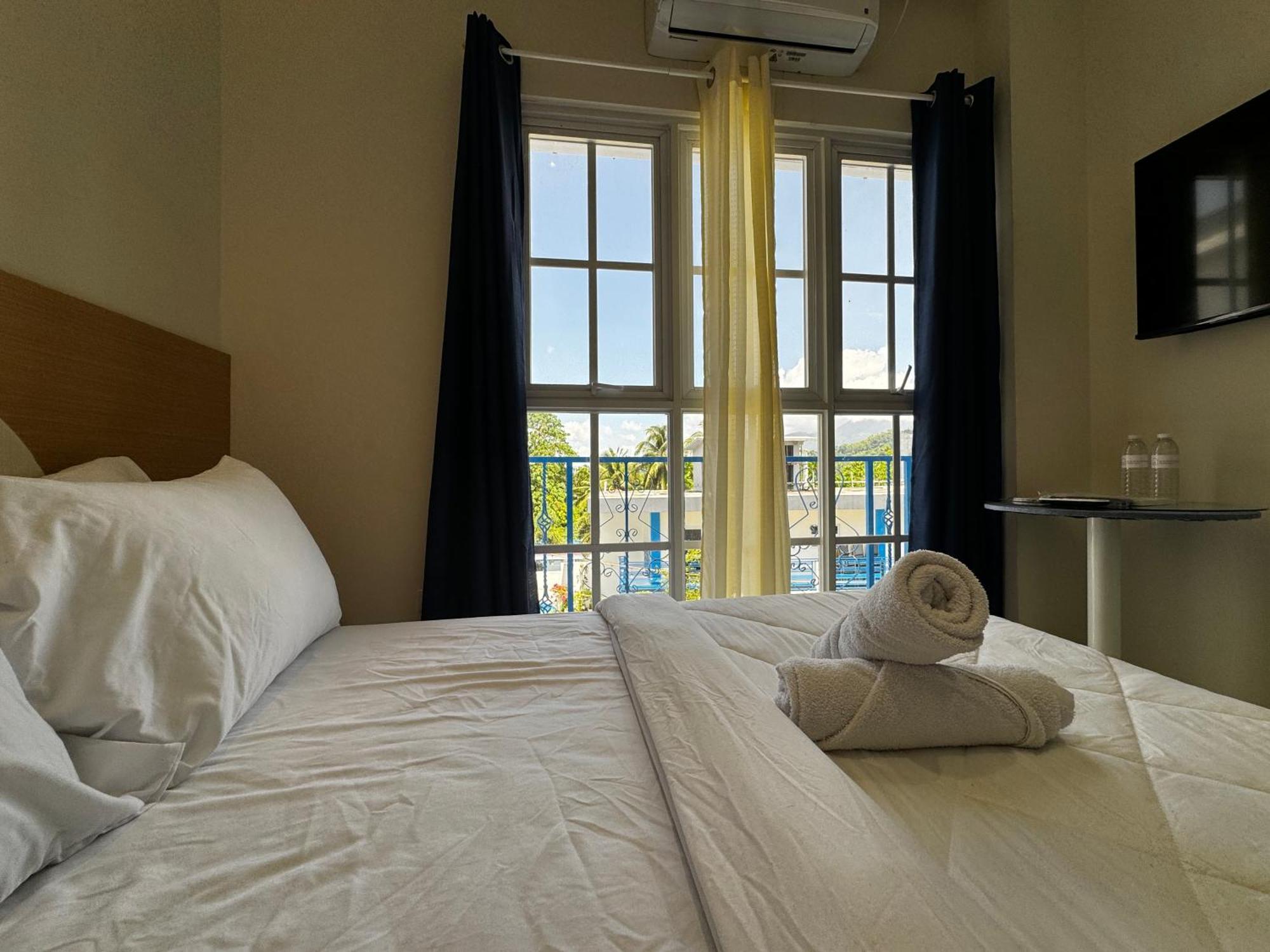 Bernese Resort Hotel Powered By Cocotel Ligao Zimmer foto