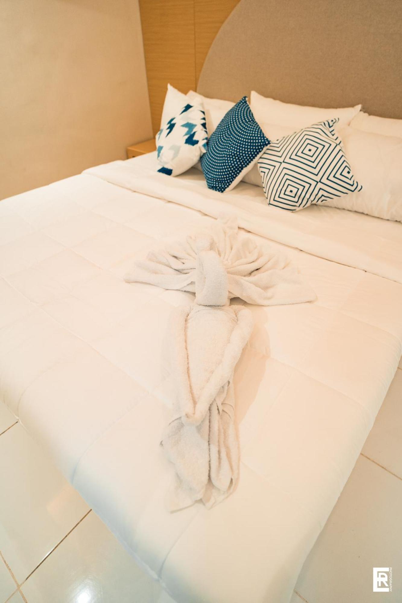 Bernese Resort Hotel Powered By Cocotel Ligao Zimmer foto